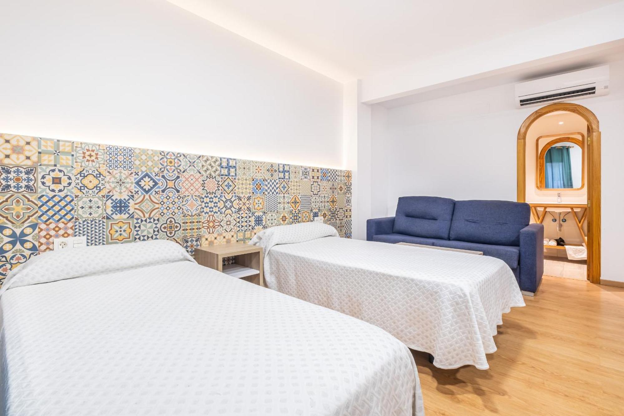 Apartamentos El Castell Benidorm Old-Town Rum bild