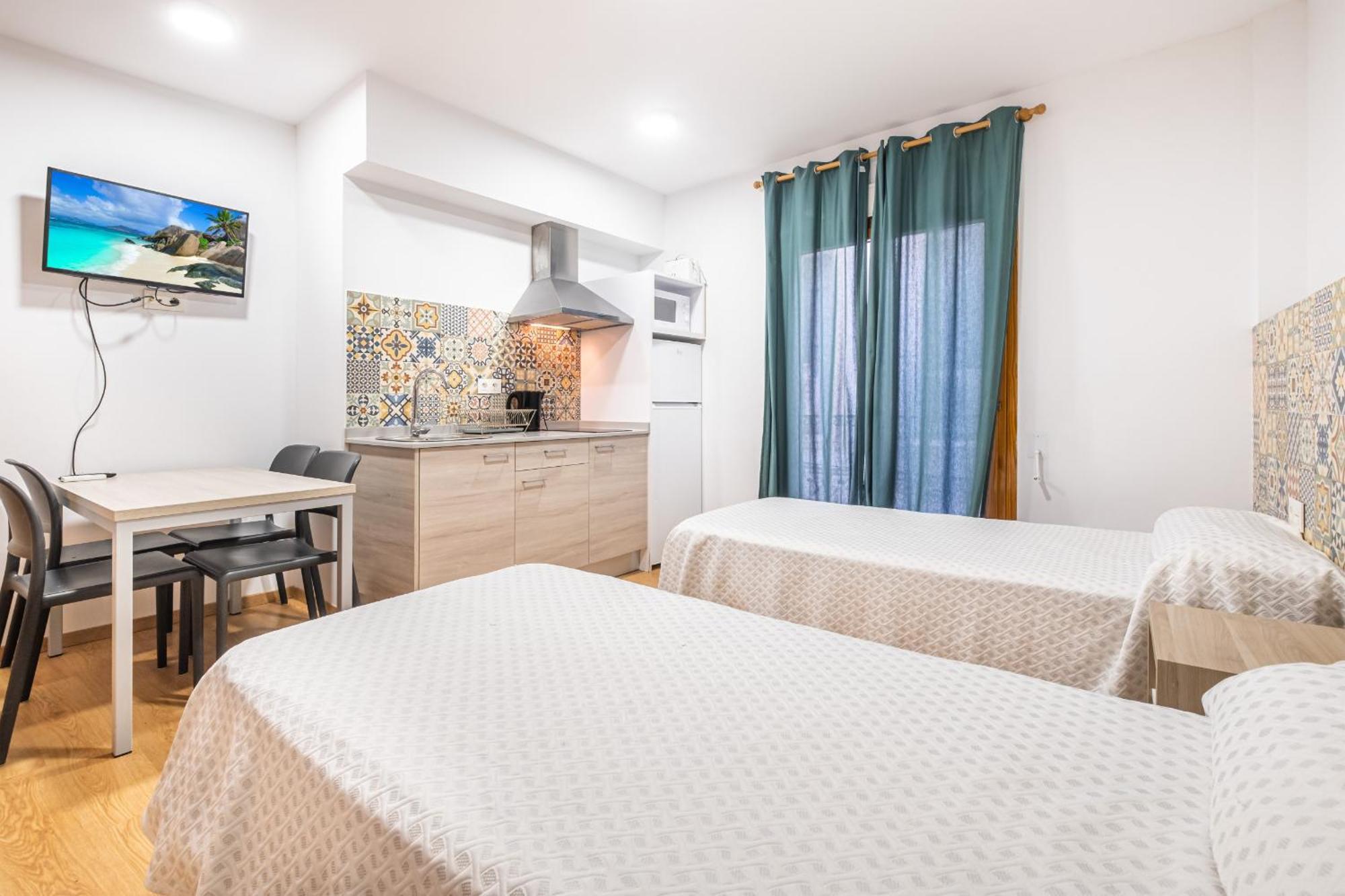 Apartamentos El Castell Benidorm Old-Town Rum bild